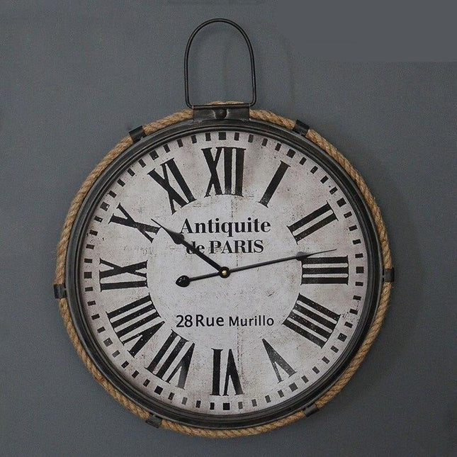 Wanduhr mit Seil im maritimen Stil