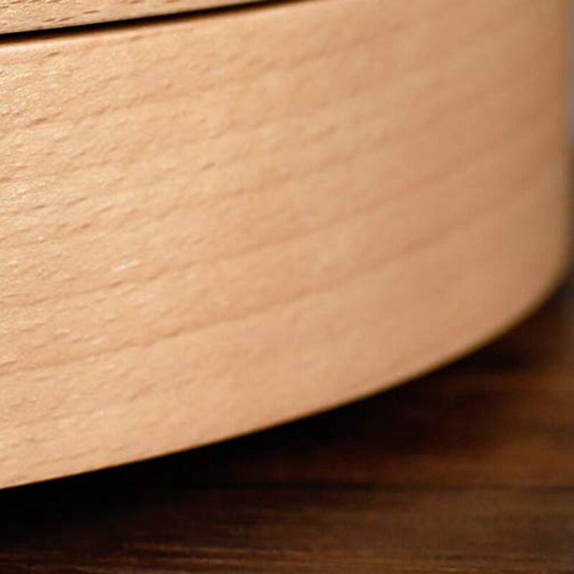 Skandinavische Wanduhr mit Holzrahmen rund