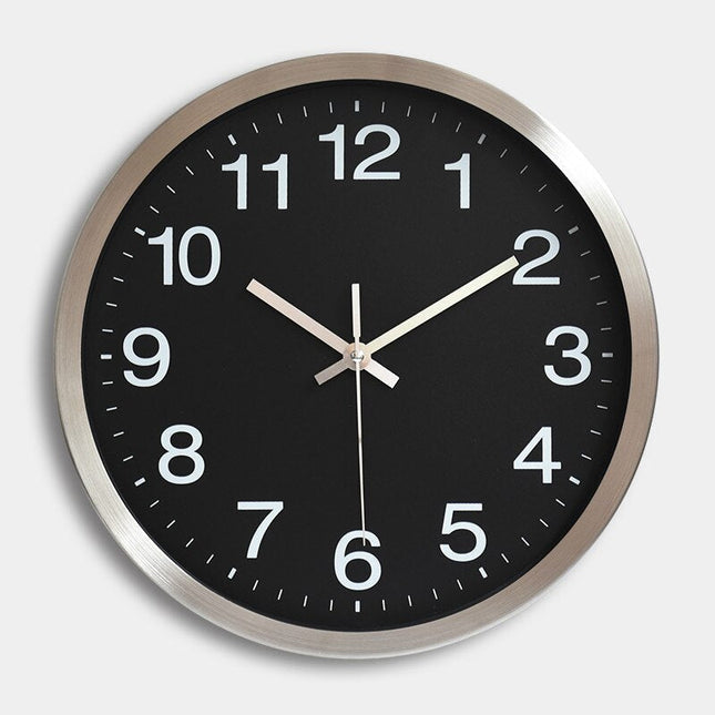 Einfache Wanduhr mit Metallrahmen klassisch