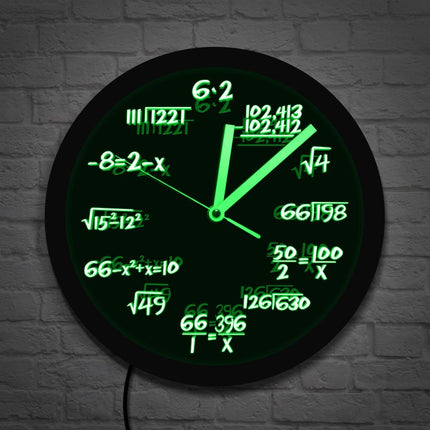 Wanduhr mit mathematischen Formeln und LED