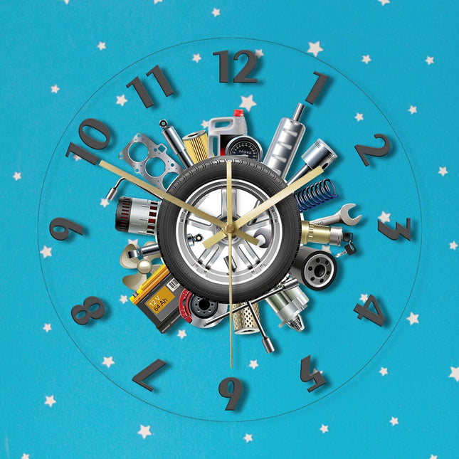 Wanduhr für Werkstatt mit Autoteilen