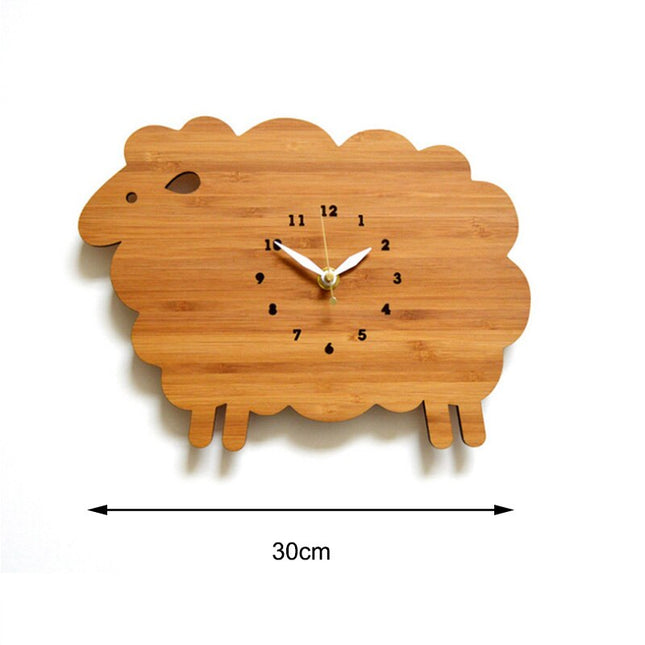 Wanduhr aus Holz als Schaf fürs Kinderzimmer