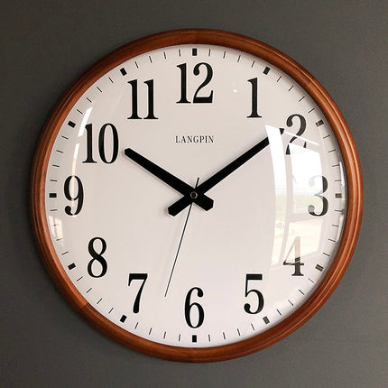 Klassische Wanduhr mit Holzrahmen Glas