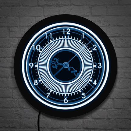 Klassische Wanduhr mit LED-Hintergrundbeleuchtung