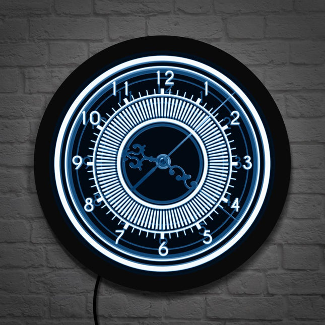 Klassische Wanduhr mit LED-Hintergrundbeleuchtung