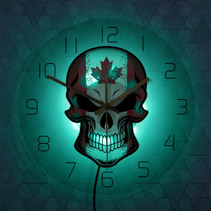 Wanduhr Totenkopf mit Kanada-Flagge
