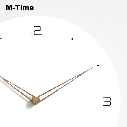 Wanduhr aus Holz weiß gebleicht