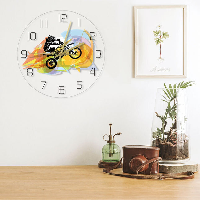 Moderne runde Glasuhr mit Motorrad