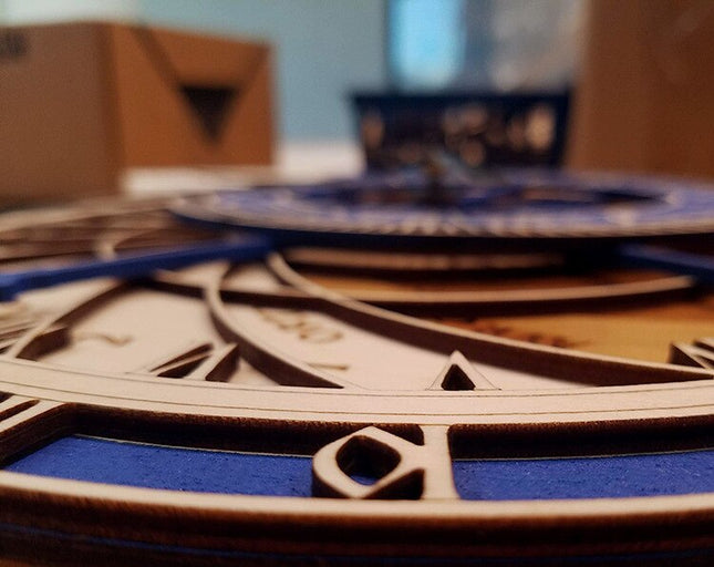 Astronomische Wanduhr aus Holz Blau