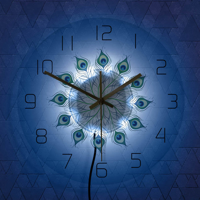 Wanduhr mit elegantem Pfauenfedern-Design