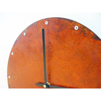 Runde Wanduhr in Edelrost Optik