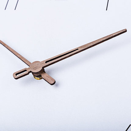 Minimalistische Wanduhr skandinavisches Design