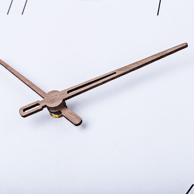 Minimalistische Wanduhr skandinavisches Design