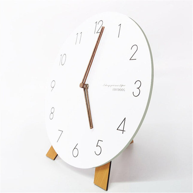 Minimalistische skandinavische Wanduhr leise