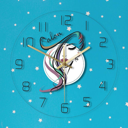 Elegante Wanduhr für den Schönheitssalon
