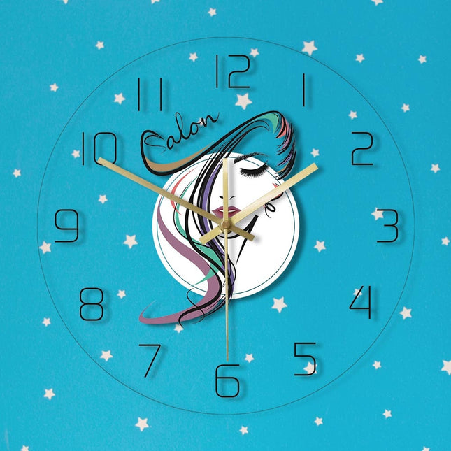 Elegante Wanduhr für den Schönheitssalon