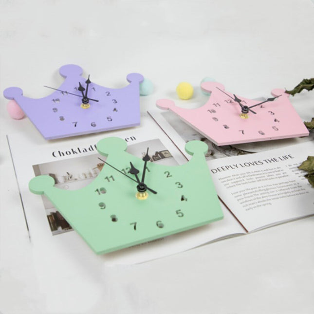 Verspielte Holzuhr Hase für Kinderzimmer