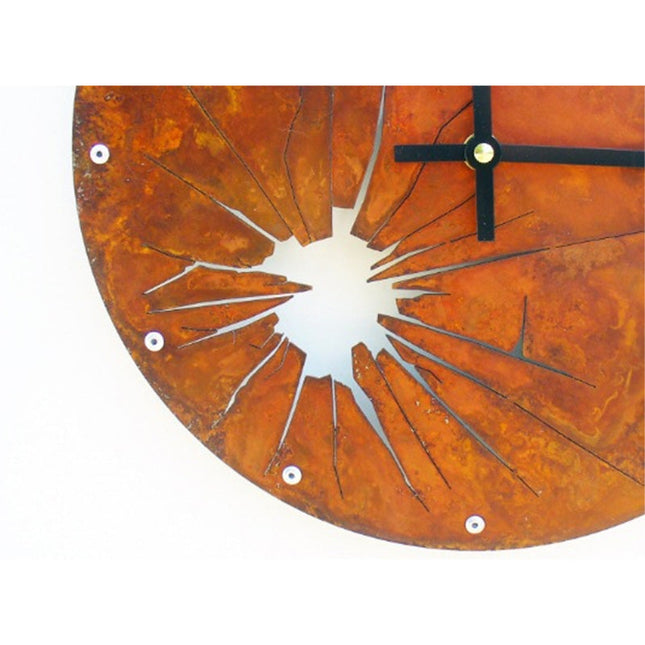 Wanduhr zerbrochenes Design in Rostoptik