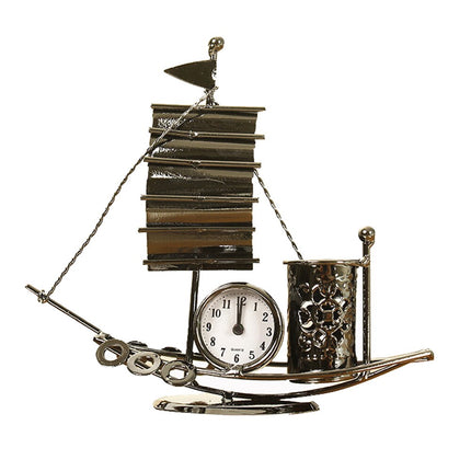 Maritime Tischuhr als Schiff aus Metall