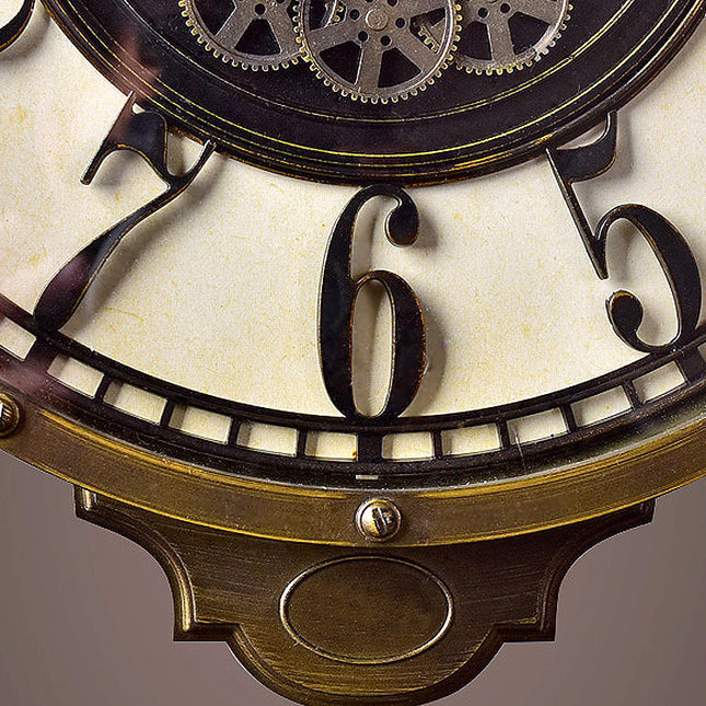 Antike Wanduhr mit Pendel Retro