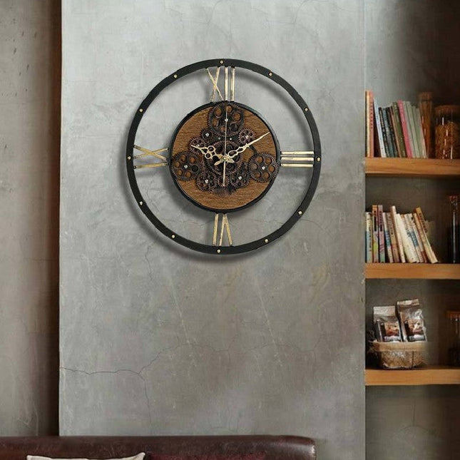 Große Wanduhr mit beweglichen Zahnrädern