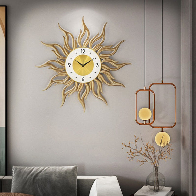 Design Wanduhr Sonne goldfarben modern