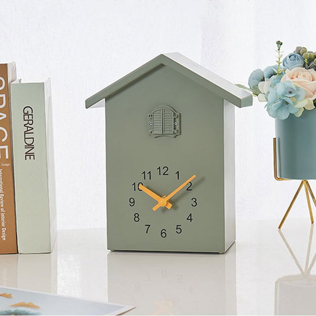 Moderne Kuckucksuhr für die Wand