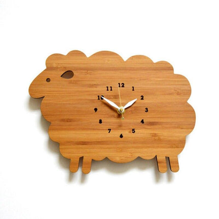 Wanduhr aus Holz als Schaf fürs Kinderzimmer