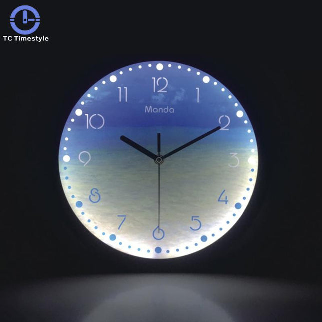 Moderne LED Wanduhr mit Leuchtfunktion Nacht