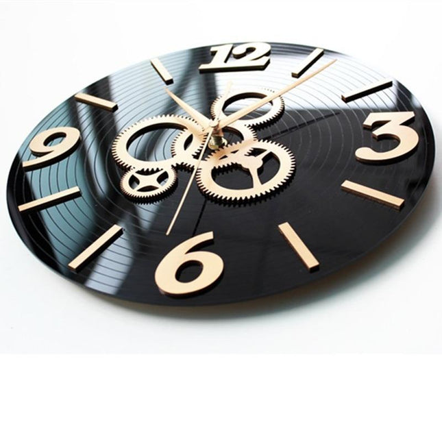 Wanduhr im Industrie-Stil mit Zahnrädern