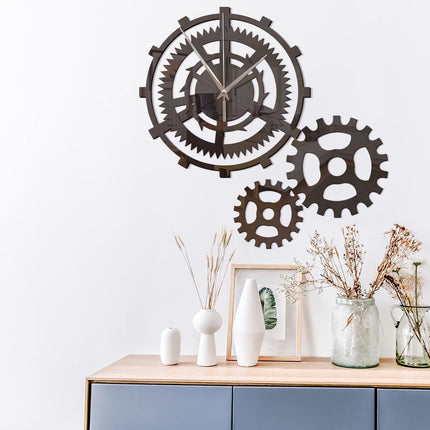Dekorative Wanduhr mit sichtbarem Getriebe