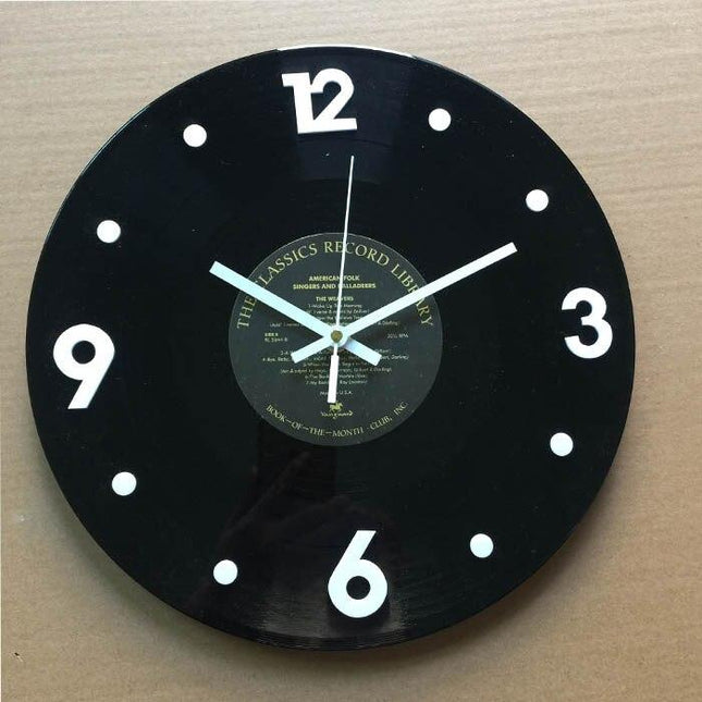 Schallplattenuhr im Retro Plattenspieler Design