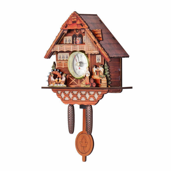 Traditionelle Kuckucksuhr aus Holz geschnitzt