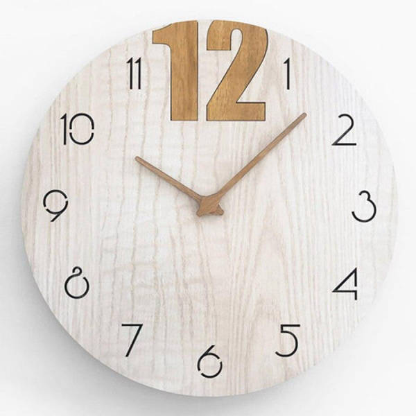 Wanduhr Holz im skandinavischen Design rund