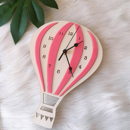 Wanduhr Heißluftballon Holz fürs Kinderzimmer
