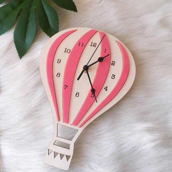 Wanduhr Heißluftballon Holz fürs Kinderzimmer