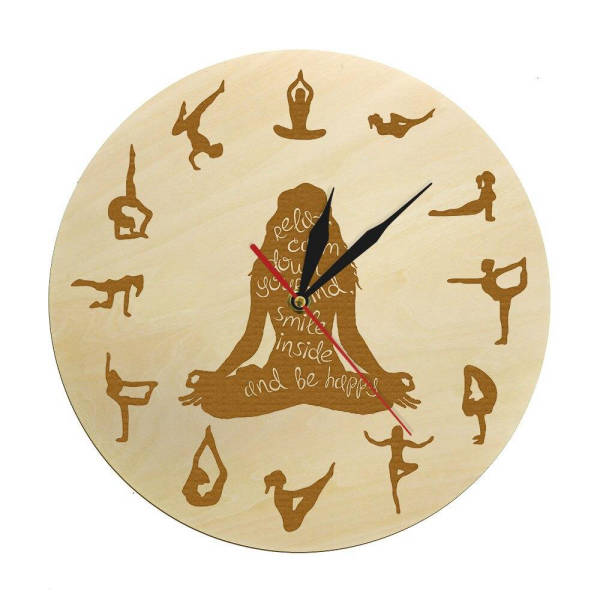 Wanduhr aus Holz mit Yoga-Posen