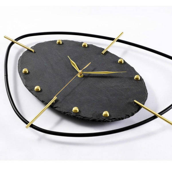 Ovale Schiefer Wanduhr mit Gold-Akzenten