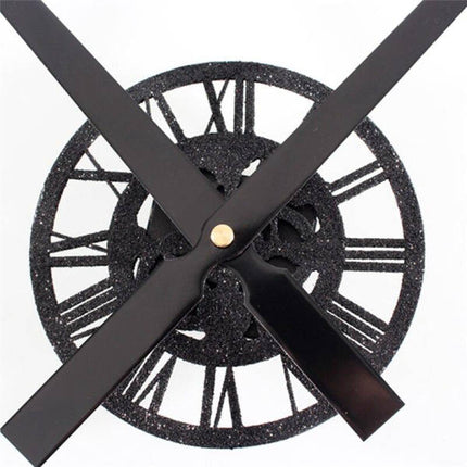 Schwarze Wanduhr mit Propeller Zeigern