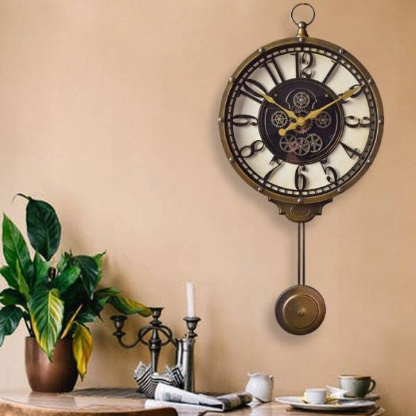 Steampunk Pendeluhr mit sichtbarem Uhrwerk