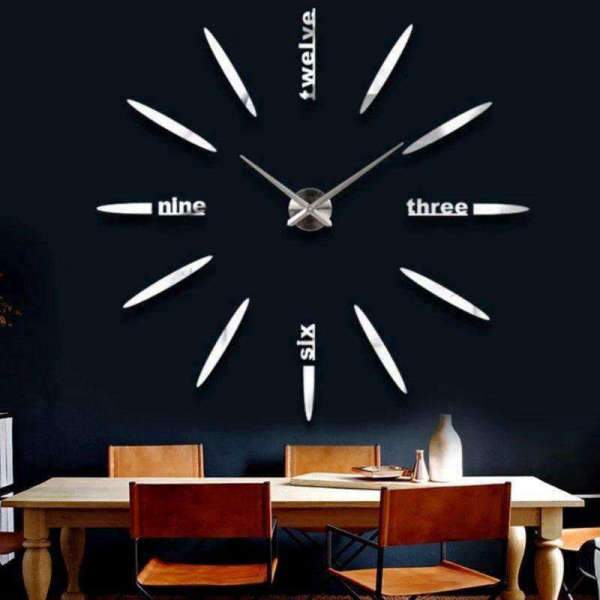 Rahmenlose Design Wanduhr mit Wörtern