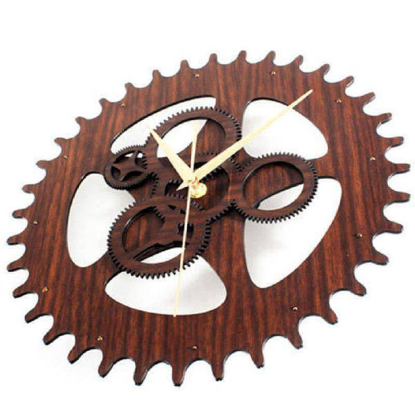 Große Holz Wanduhr im Zahnrad-Design