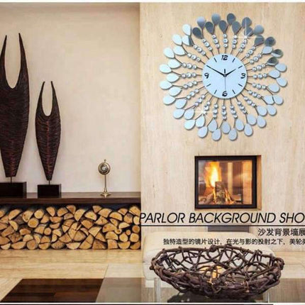 Große Spiegel Wanduhr im Blumendesign