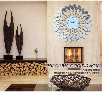 Große Spiegel Wanduhr im Blumendesign