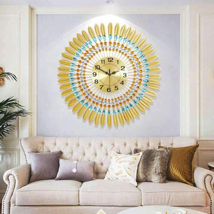 Große Wanduhr goldener Federkranz Design