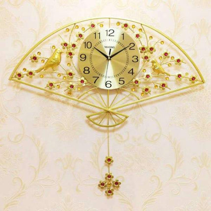 Goldene Wanduhr in Fächerform Pendel