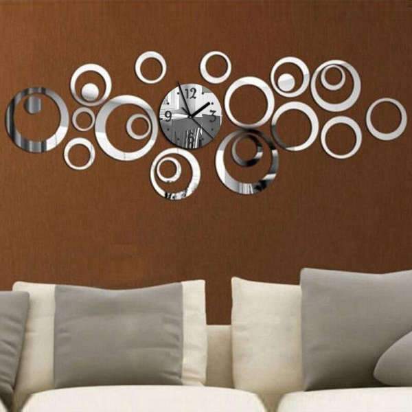 Moderne Wanduhr mit Kreisen Spiegeleffekt