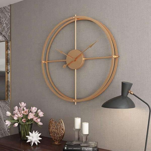 Große skandinavische Wanduhr aus Metall