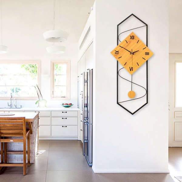 Moderne geometrische Pendeluhr aus Holz