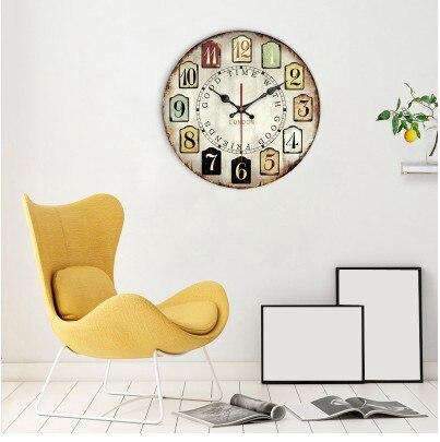 Große Vintage Wanduhr Hell Bunt